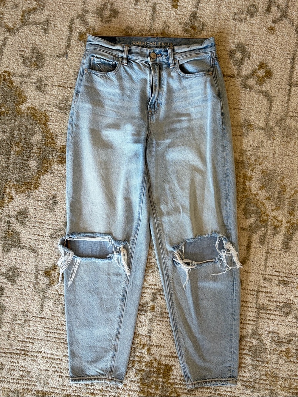 American Eagle relaxed mom jeans